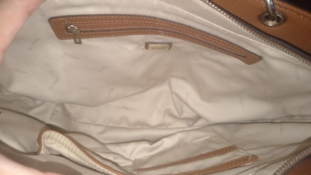 Guess Kamryn tote (Category: Luxury Bags & Wallets) located in Manila. Submitted by akijemcollection (Listing ID 1465027814, Image 3). Description: What you see is what you get. -selling as is.