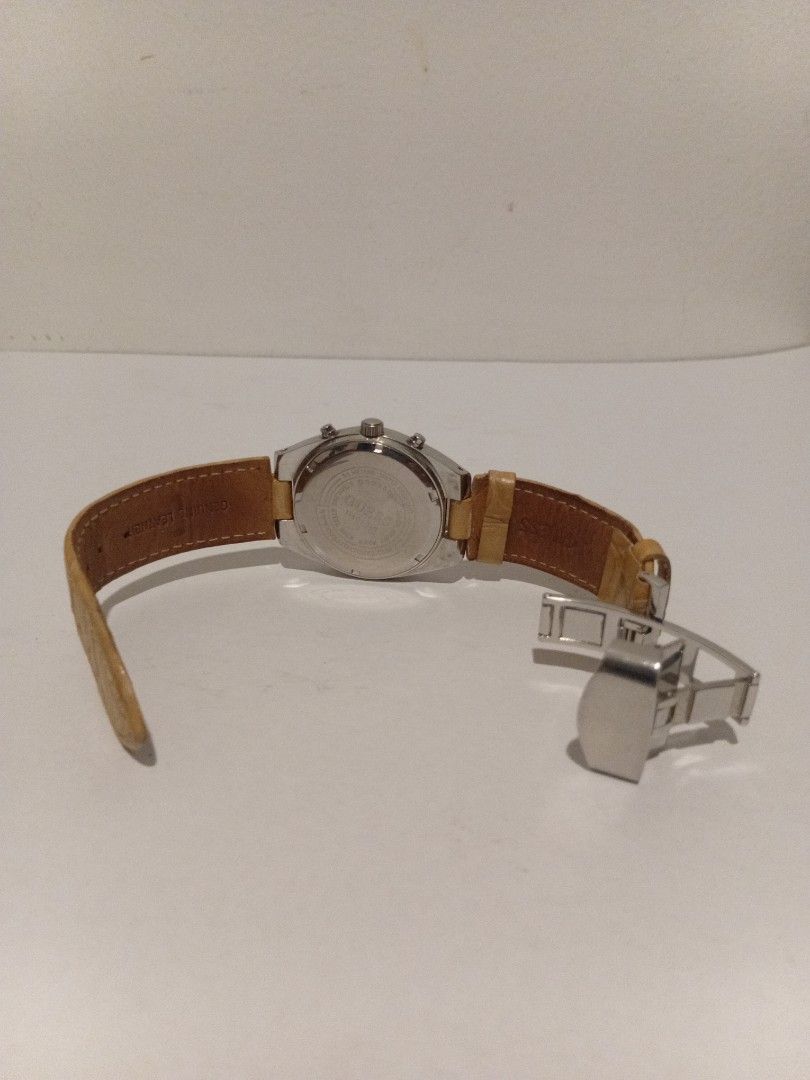 Guess Watch (Category: Looking For) located in Marikina City. Submitted by nico.outlet (Listing ID 1465016310, Image 3). Description: - no box - battery not included.