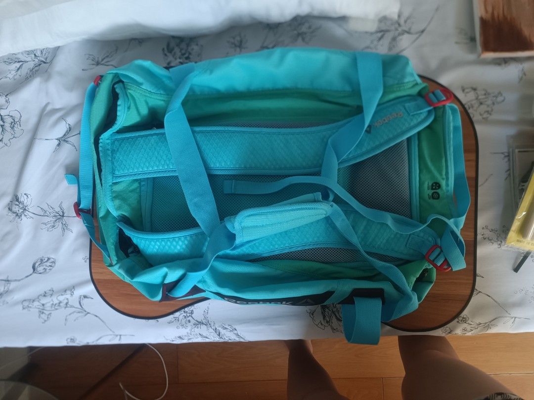 Gym Bag (Category: Sling Bags) located in Manila. Submitted by lifestyledph (Listing ID 1464866304, Image 2). Description: 🎒 Reebok Gym Bag Mostly just stocked and rarely used, so I’m letting it go. Very spacious and great for travel too. Good overall condition with one small scratch/hole, barely noticeable issue. 💰 Asking Price: ₱500 .