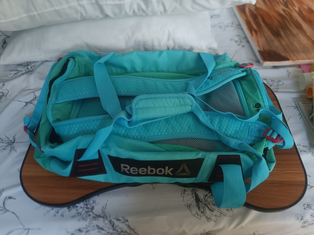 Gym Bag (Category: Sling Bags) located in Manila. Submitted by lifestyledph (Listing ID 1464866304, Image 3). Description: 🎒 Reebok Gym Bag Mostly just stocked and rarely used, so I’m letting it go. Very spacious and great for travel too. Good overall condition with one small scratch/hole, barely noticeable issue. 💰 Asking Price: ₱500 .