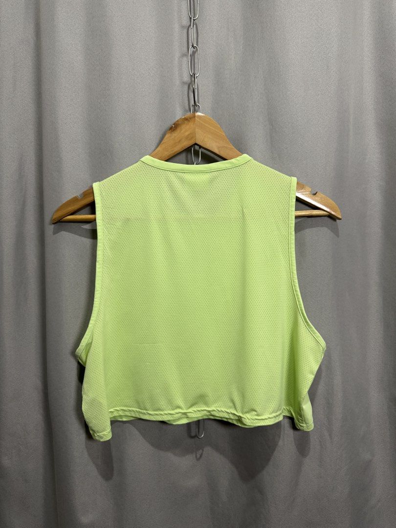 Gymshark Crop Top Tank Top (Category: Activewear) located in Meycauayan. Submitted by itstimothrifts (Listing ID 1465033384, Image 2). Description: Gymshark Crop Top Tank Top Excellent Condition No flaws S on tag W 19 L 16.