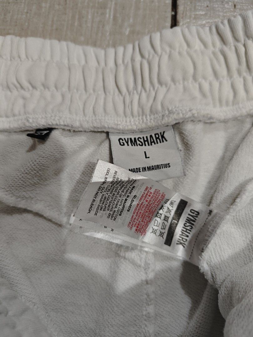 Gymshark White Throw On Shorts Size L (Category: Shorts) located in Manila. Submitted by lilianapat52117 (Listing ID 1465124065, Image 3). Description: GS THROW ON SHORT WHITE LARGE WAIST 31-36 LENGTH 13 VGUC SMALL DIRT 250.