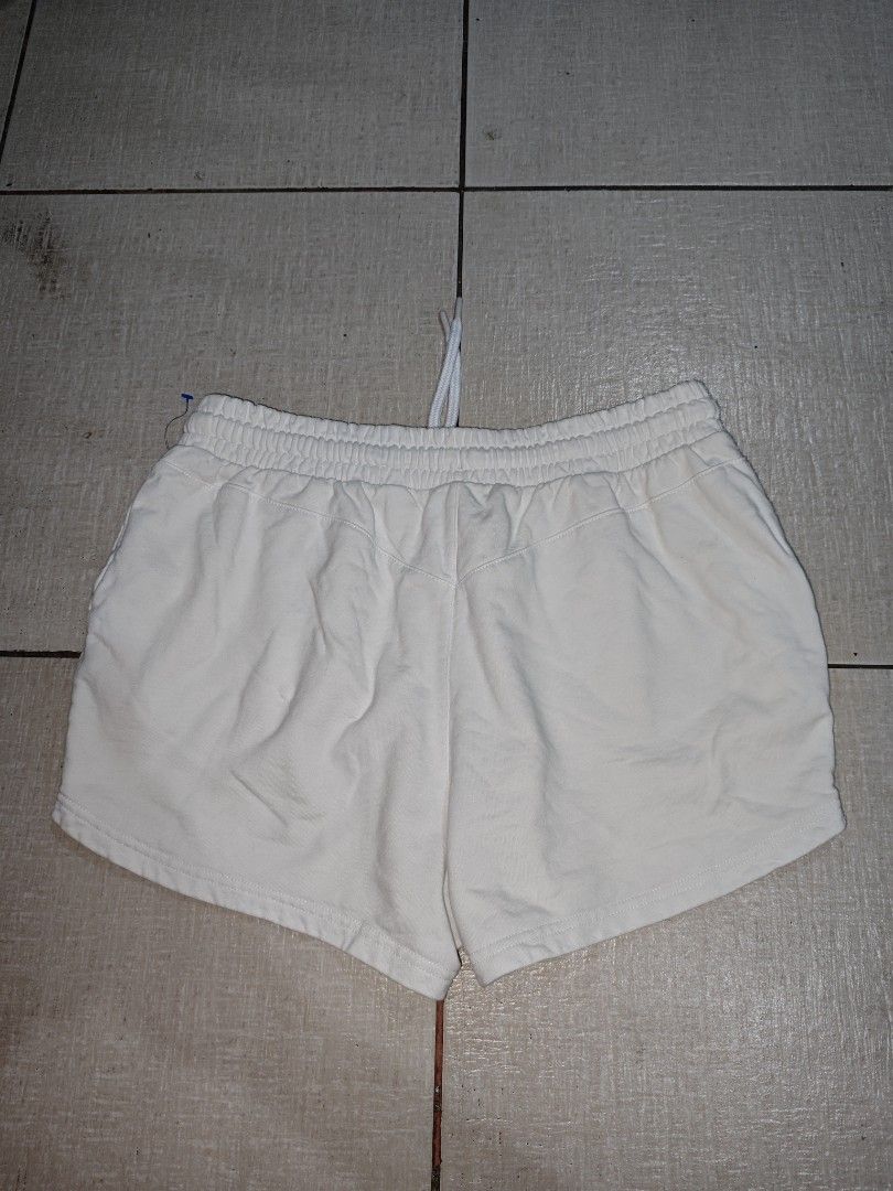 Gymshark White Throw On Shorts Size L (Category: Shorts) located in Manila. Submitted by lilianapat52117 (Listing ID 1465124065, Image 2). Description: GS THROW ON SHORT WHITE LARGE WAIST 31-36 LENGTH 13 VGUC SMALL DIRT 250.