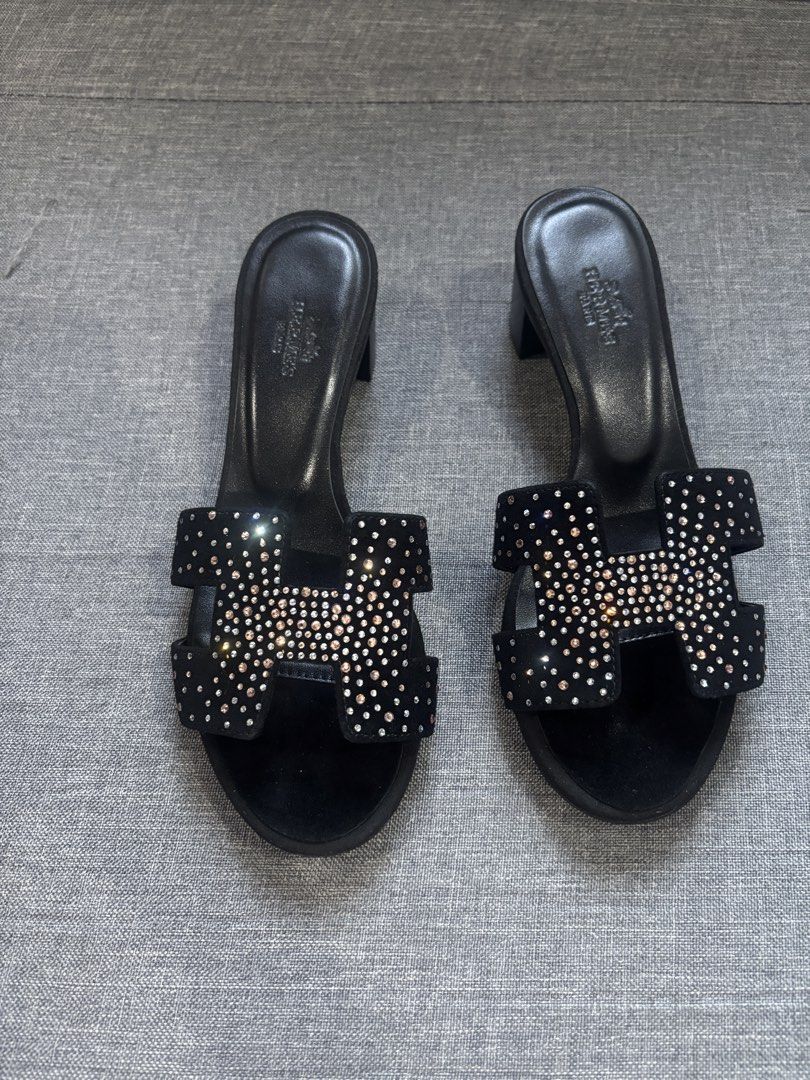 H ER.M E S (Category: Heels) located in Valenzuela. Submitted by meloluxcollections (Listing ID 1465042937, Image 1). Description: .