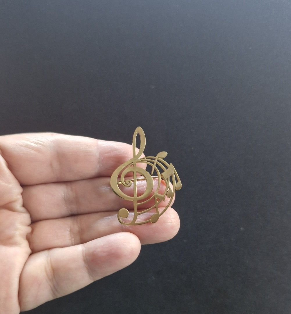 Hallow Treble Clef Brooch 3 (Category: Brooches) located in Taguig. Submitted by mommaschoice (Listing ID 1464970484, Image 2). Description: Brand new Unisex use Gold-Tone finish Lightweight won't damage the fabric Ships nationwide.