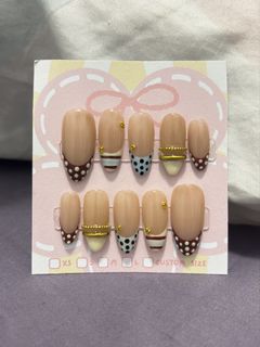 (Category: ) located in . Submitted by k4lis.closet (Listing ID 1463812643, Image 1). Description: .