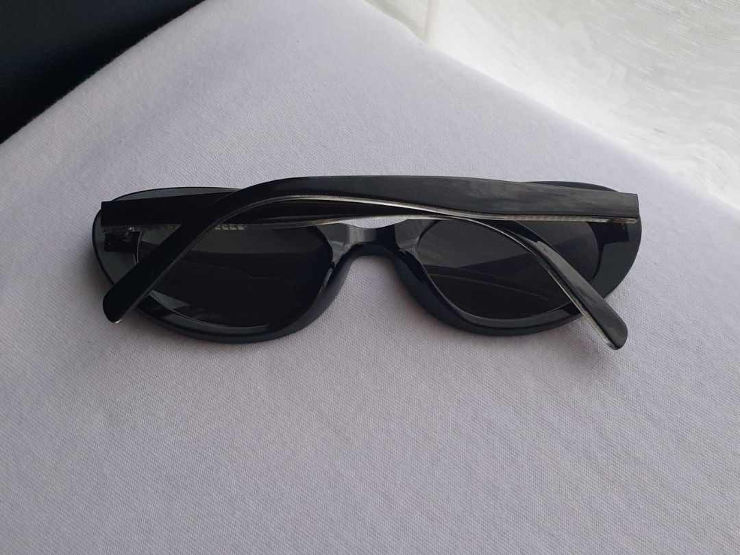 Harley Classic Retro Sunglasses (Category: Sunglasses & Eyewear) located in Quezon City. Submitted by WasalakTwo (Listing ID 1465156423, Image 3). Description: Bought in Korea U n i s e x Goodcondition Clean and presentable Open for delivery nationwide.