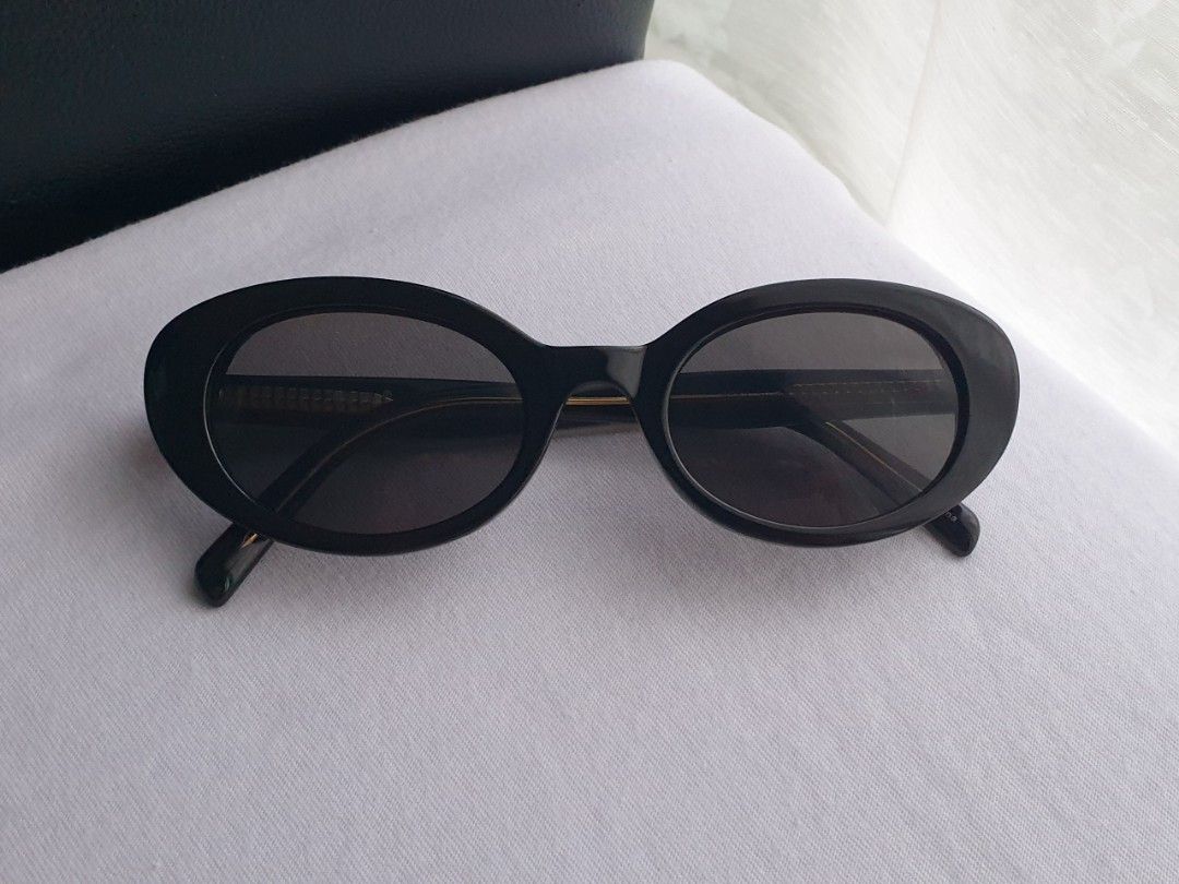 Harley Classic Retro Sunglasses (Category: Sunglasses & Eyewear) located in Quezon City. Submitted by WasalakTwo (Listing ID 1465156423, Image 2). Description: Bought in Korea U n i s e x Goodcondition Clean and presentable Open for delivery nationwide.
