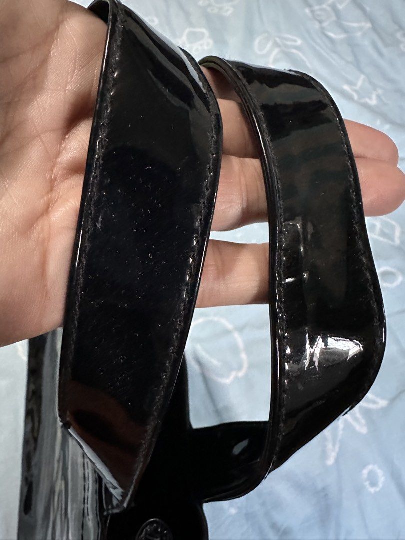 Harrods tote bag small (Category: Tote Bags) located in Angeles City. Submitted by goodbuysathome (Listing ID 1465165456, Image 3). Description: Harrods glossy tote bag small with inner pocket no issue like new po Add sf Gcash payment Last price npo.