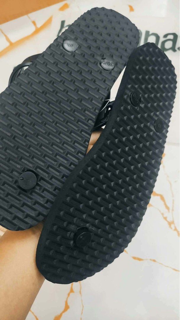 Havaianas (Category: Slippers & Slides) located in Manila. Submitted by roxkim01 (Listing ID 1465047588, Image 3). Description: .