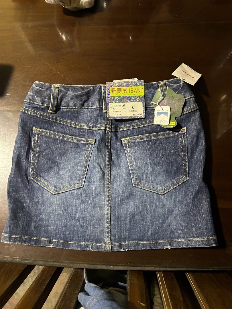 Hearing offers!! Brappers mini skirt (Category: Skirts) located in Polanco. Submitted by adobongvelociraptor (Listing ID 1465065378, Image 2). Description: L:12.5 W:28 .