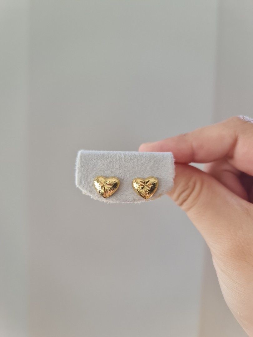 Heart Carved Gold Stud Earrings (Category: Earrings) located in Dasmarinas. Submitted by danabrie22 (Listing ID 1464983054, Image 1). Description: very well-made, excellent crafstmanship 10/10 condition brand new stainless steel made in Hongkong.