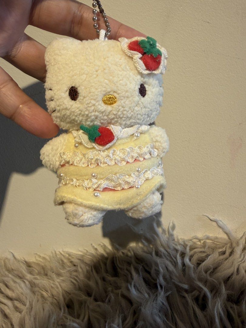 Hello kitty (Category: Plushies & Soft Toys) located in La Trinidad. Submitted by reeze_24 (Listing ID 1464972251, Image 1). Description: .