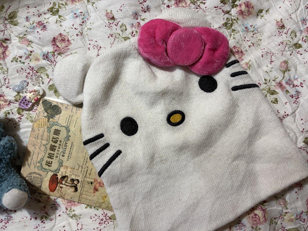 Hello Kitty Beanie (Category: Body Jewelry) located in Muntinlupa City. Submitted by herellas0504 (Listing ID 1465111760, Image 2). Description: Hello Kitty Beanie Mine: 150 | Lock: 180 ———————————— this is soo cutee issue: only issue is the ribbon&some lints (need to fully attach) (both are not visible) other than that, no issues condition: 9/10.