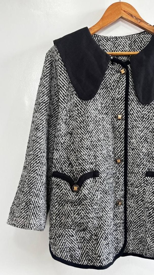 Herringbone Tweed (Category: Coats, Jackets and Outerwear) located in Baguio. Submitted by zakeeyaclo (Listing ID 1465011901, Image 3). Description: Herringbone Tweed Button Down S-M ₱250.
