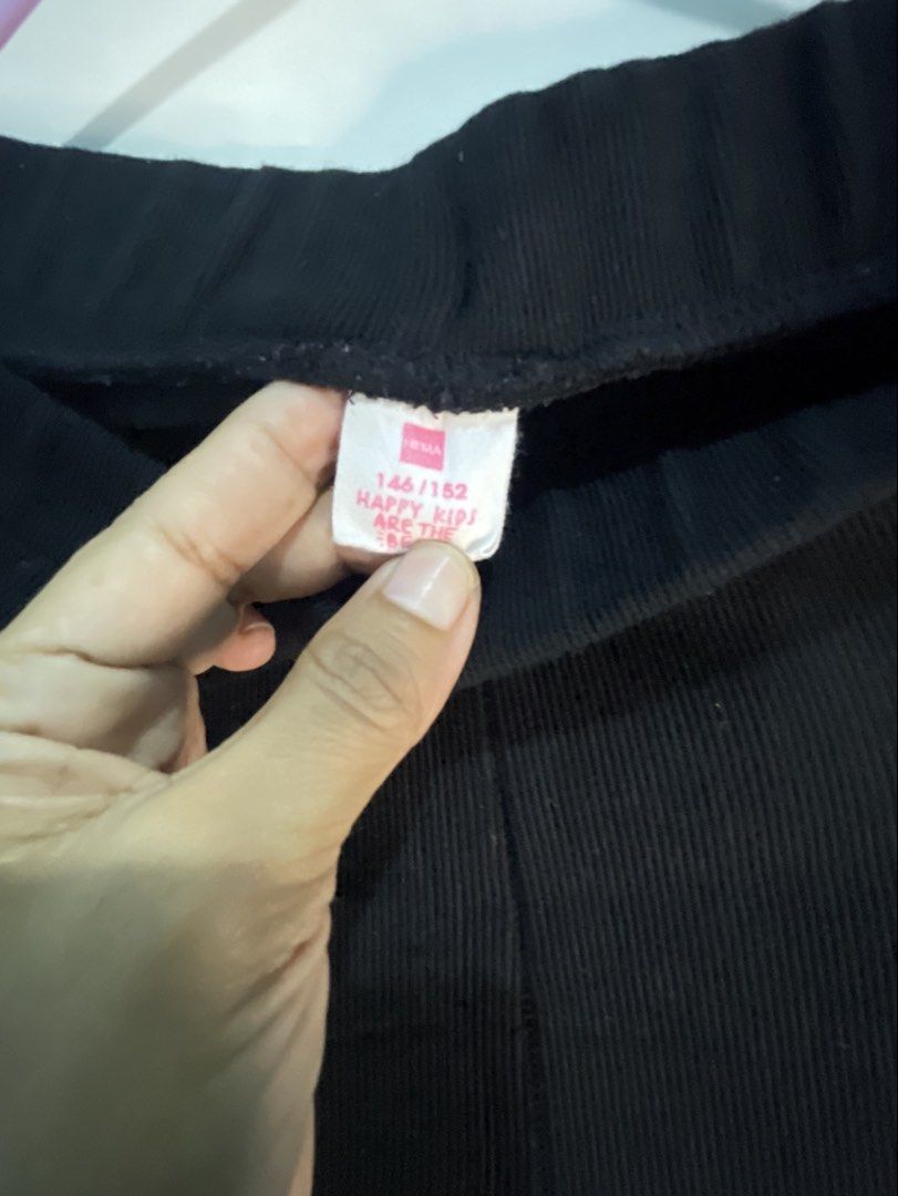 HIGHWAISTED FLARE STRETCHABLE WIDE LEG PANTS (Category: Other Bottoms) located in Paranaque City. Submitted by 8thvesture (Listing ID 1465054364, Image 3). Description: No damage, no issue. Europe size 146/152.