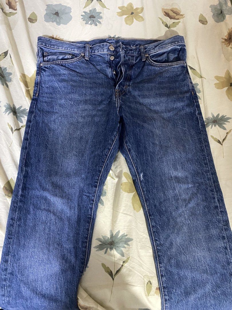 H&M - Denim Jeans (Category: Jeans) located in Manila. Submitted by miggiescorner (Listing ID 1465003786, Image 1). Description: W33 and L30 -Size medium -Worn 2x -No defects or stains -Gcash payment only -Shipping is included Please message for inquiries!.
