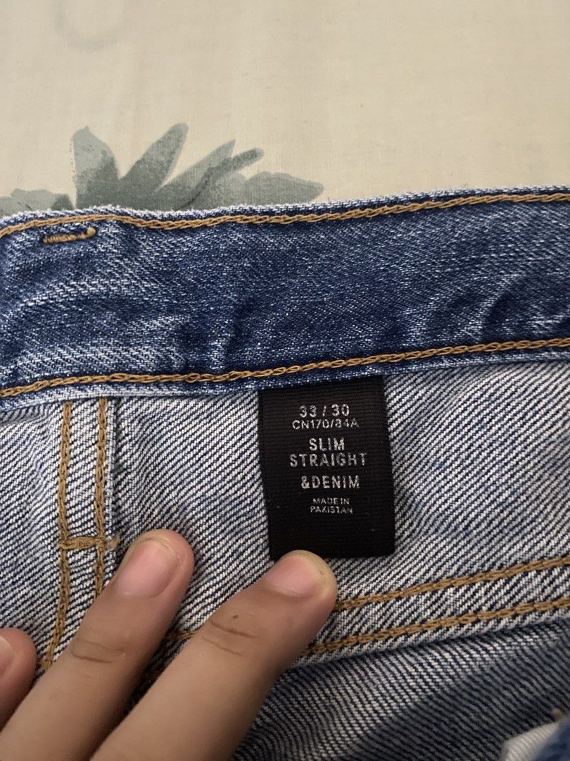 H&M - Denim Jeans (Category: Jeans) located in Manila. Submitted by miggiescorner (Listing ID 1465003786, Image 2). Description: W33 and L30 -Size medium -Worn 2x -No defects or stains -Gcash payment only -Shipping is included Please message for inquiries!.