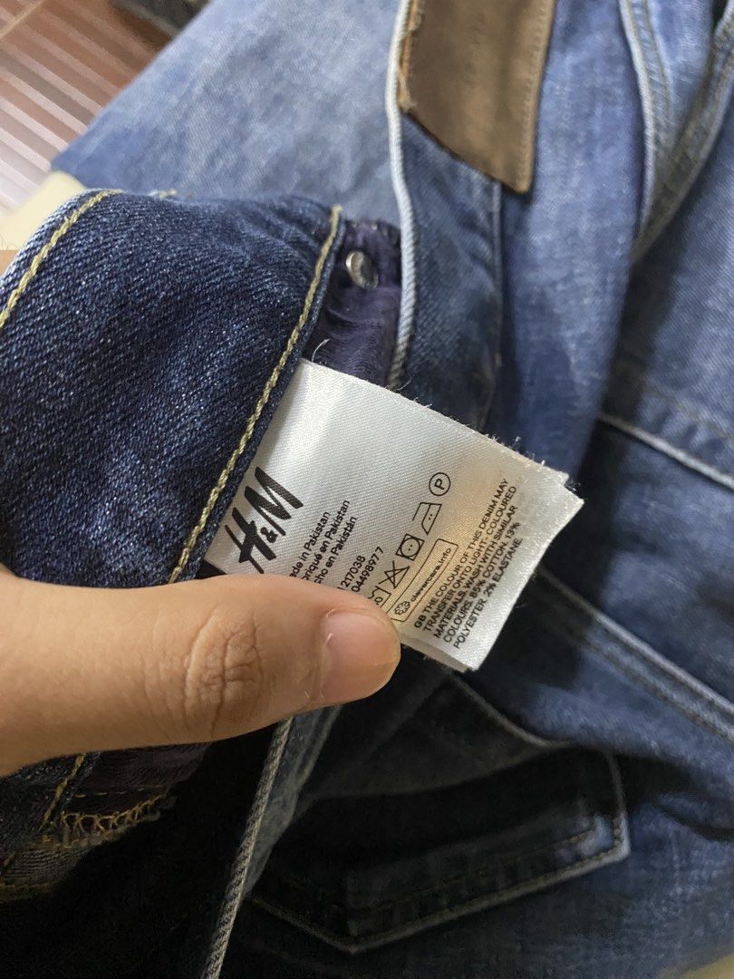 H&M - Slim Denim Jeans (Category: Jeans) located in Manila. Submitted by miggiescorner (Listing ID 1465004609, Image 3). Description: W34 and L30 -Size medium to large -Worn 1x -No defects or stains -Gcash payment only -Shipping is included Please message for inquiries!.