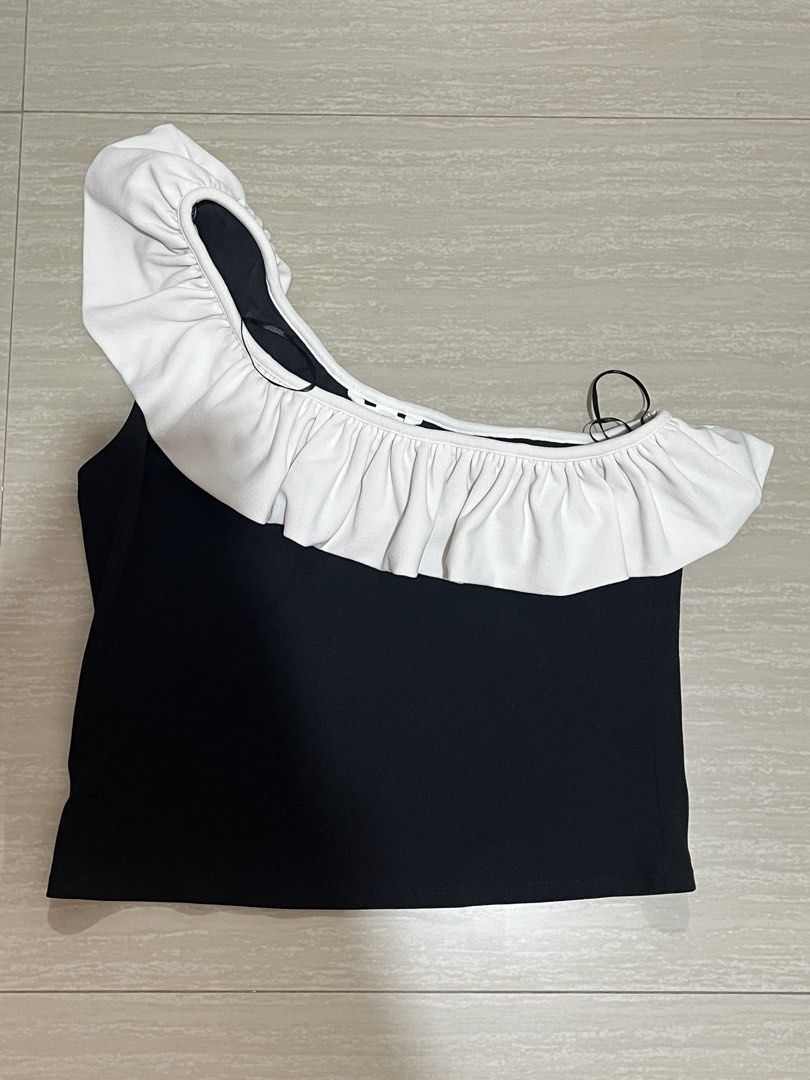 H&M Black and White One-Shoulder Ruffle Crop Top (Category: Sleeveless) located in Santa Cruz, Pampanga. Submitted by rcgapparel (Listing ID 1464987429, Image 1). Description: Last price posted - Brand: H&M - Color: Black with white ruffle detail - Size: EUR L / US L - Material: 95% polyester, 5% elastane (stretchy fabric) - Design: One-shoulder, sleeveless, clean look - Condition: Excellent / Brand New - Origin: Made in Cambodia.