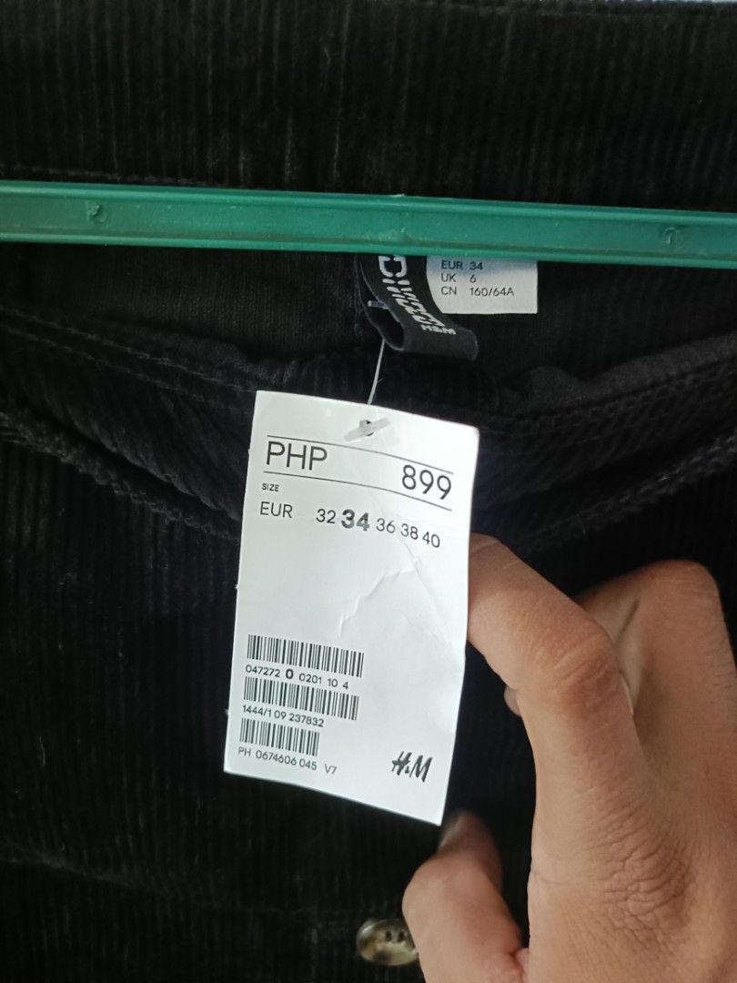 H&M Black Corduroy Button-Front Mini Skirt (Category: Skirts) located in Las Pinas. Submitted by william_thrift_2023 (Listing ID 1464972345, Image 3). Description: H&M Black Corduroy Button-Front Mini Skirt Size 34 Brandnew with Hang tag Authentic H&M 💯 No issue ₱400 💵 DM me 📩📩 Laspiñas Loc 📍.