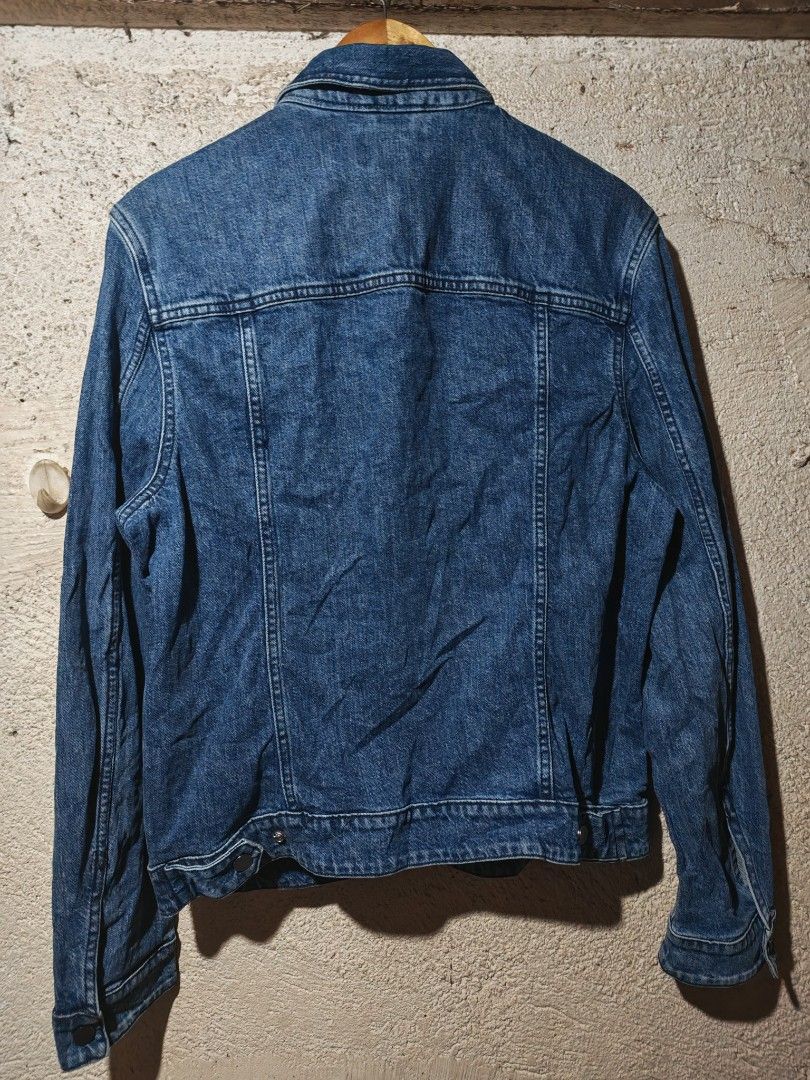 H&M Denim Blue Jacket (Category: Sets & Coordinates) located in San Pedro. Submitted by dacianizer (Listing ID 1465054242, Image 3). Description: H&M Denim Blue Jacket Medium 20W x 25L 10/10 color rate Excellent Condition 650 plus shipping fee San Pedro Laguna Area.