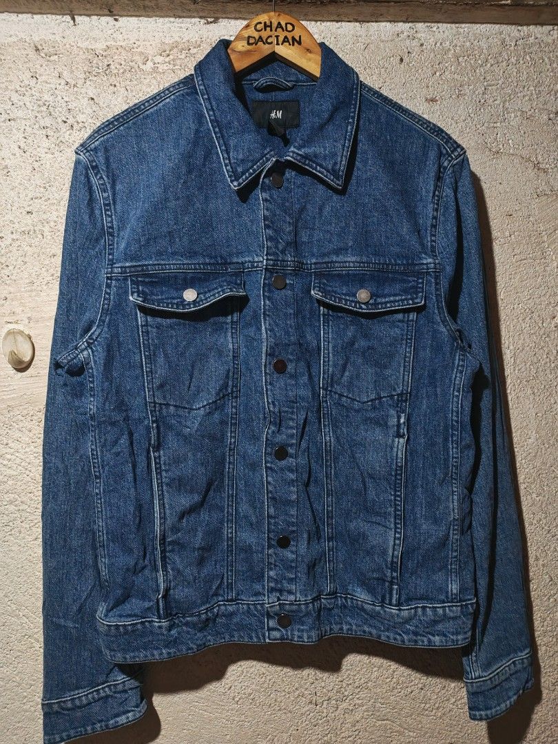 H&M Denim Blue Jacket (Category: Sets & Coordinates) located in San Pedro. Submitted by dacianizer (Listing ID 1465054242, Image 2). Description: H&M Denim Blue Jacket Medium 20W x 25L 10/10 color rate Excellent Condition 650 plus shipping fee San Pedro Laguna Area.