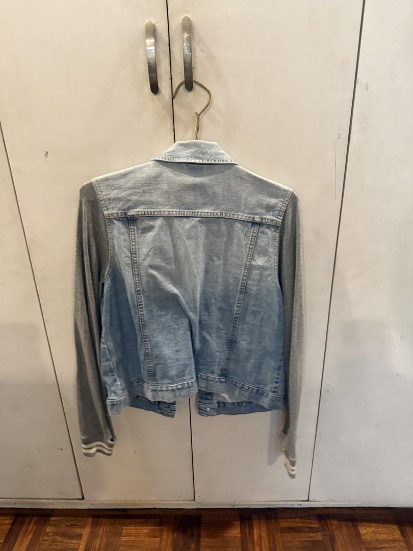 H&M Denim Jacket with Grey Sleeves (Category: Coats, Jackets and Outerwear) located in Manila. Submitted by andromedanny (Listing ID 1465011105, Image 3). Description: - Brand: H&M - Style: Denim jacket with grey jersey sleeves, ribbed cuffs, button-up front, chest pockets, and classic collar - Size: Small - Flaw Note: There are tears and holes on the cuffs of both sleeves.