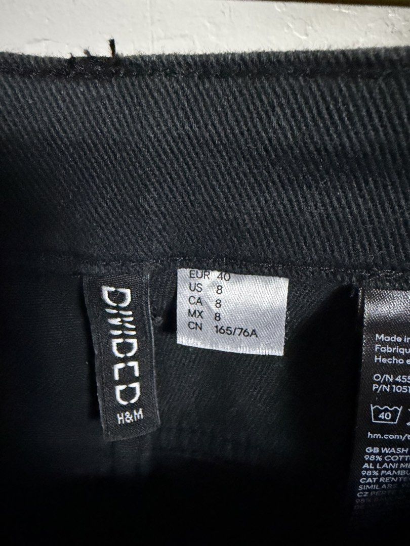 H&M Divided Black Mom Jeans (Category: Jeans) located in Marikina City. Submitted by meandmyprelovedstuff (Listing ID 1465163678, Image 3). Description: - Brand: H&M Divided - Color: Solid Black - Size: EUR 40 / US 8 / CA 8 / MX 8 / CN 165/76A - Fit: High waist with a straight leg cut - Material: Comfortable cotton blend fabric - Features: Button and zipper fly, classic five-pocket setup, and standard belt loops - Condition: Excellent, ready to w