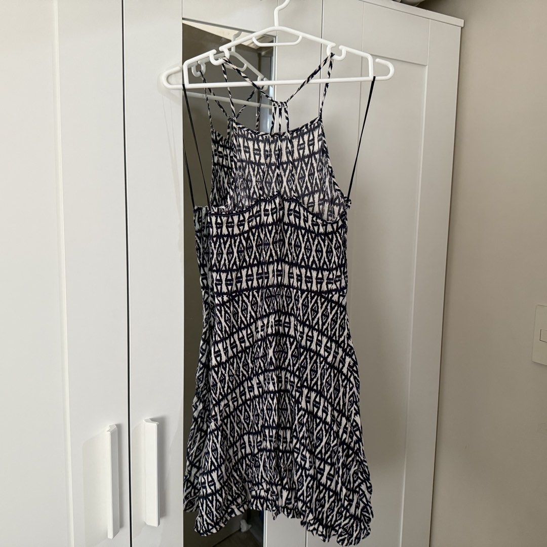 H&M Divided Blue and White Patterned Dress Size US 6 (Category: Dresses) located in Marikina City. Submitted by lovegoeson (Listing ID 1465016677, Image 2). Description: - Brand: H&M Divided - Style: Blue and white patterned halter dress with strappy back detail - Size: US 6 / EUR 36 / 165/84A - Condition: Pre-loved - Perfect for casual outings, summer, and beach days.