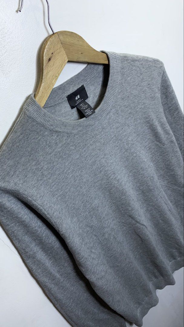 H&M lightweight sweater (Category: Coats, Jackets and Outerwear) located in Calamba. Submitted by jtrbngt97 (Listing ID 1465011235, Image 2). Description: H&M Small on tag Excellent condition .