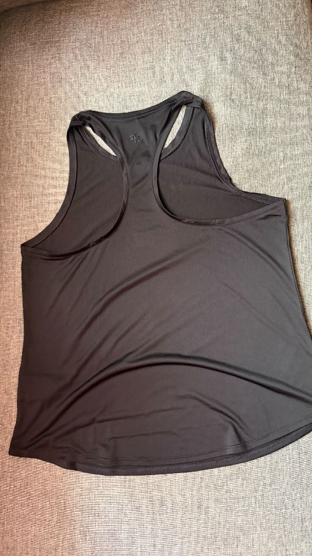 H&M Move Stringer Tank Top | Black | M - Asian Sizing | Slimfit (Category: Activewear) located in Cainta. Submitted by goodstuffxiv (Listing ID 1465016930, Image 2). Description: - H&M Move Stringer Tank Top - Color: Black - Size: M - Asian Sizing (fit similar to XS/S) - Slim fit - Bought last May 2025 at Japan H&M - RFS: No longer fits me - Used less than 3 times MOP: GCash or bank transfer Buyer will shoulder shipping - Lalamove/JNT/LBC.