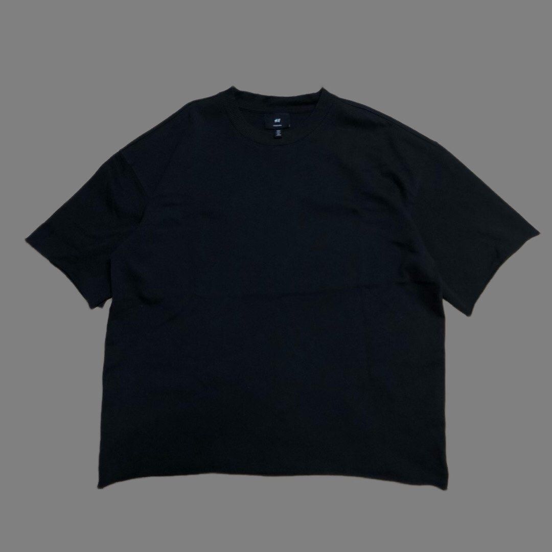 H&M Oversized Black T-Shirt (Category: Activewear) located in Dasmarinas. Submitted by johnlloydm99208 (Listing ID 1465100341, Image 1). Description: Solid black oversized t-shirt from H&M. Short sleeves with raw hem details. Tag says size S, EUR S, 175/92A. 100 percent cotton material. Comfortable relaxed fit for everyday casual wear. Easy to style with denim or joggers. Machine washable..