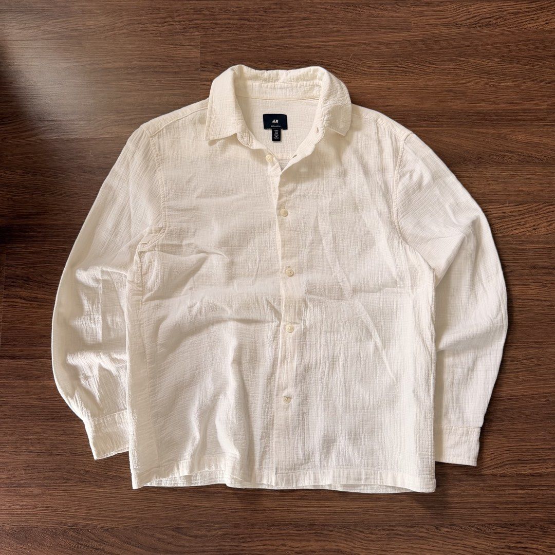H&M Regular Fit White Long Sleeve Shirt Size S (Category: Tshirts & Polo Shirts ) located in Binan City. Submitted by luckythriffs (Listing ID 1464980921, Image 1). Description: H&M Linen Longsleeve Polo Size Small (Fits Medium) 700 ONLY (FIXED) Measurements: Length: 27 inches Width: 21 inches Perfect condition (only used once for event) 📍location: Biñan Laguna Can ship via lalamove or pick up.