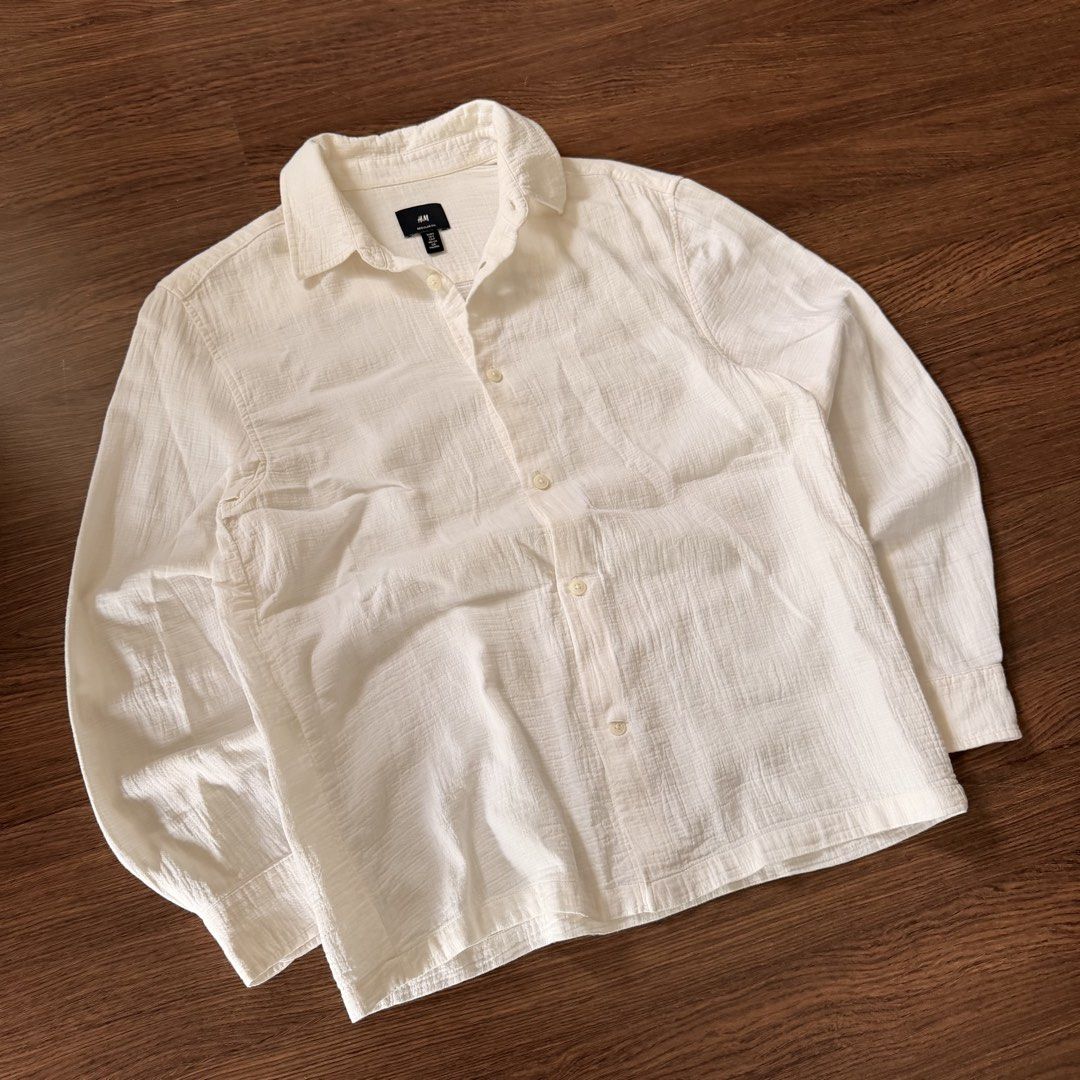 H&M Regular Fit White Long Sleeve Shirt Size S (Category: Tshirts & Polo Shirts ) located in Binan City. Submitted by luckythriffs (Listing ID 1464980921, Image 3). Description: H&M Linen Longsleeve Polo Size Small (Fits Medium) 700 ONLY (FIXED) Measurements: Length: 27 inches Width: 21 inches Perfect condition (only used once for event) 📍location: Biñan Laguna Can ship via lalamove or pick up.