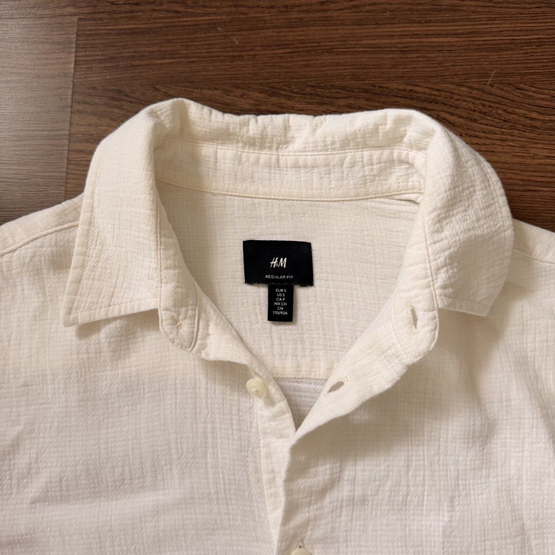 H&M Regular Fit White Long Sleeve Shirt Size S (Category: Tshirts & Polo Shirts ) located in Binan City. Submitted by luckythriffs (Listing ID 1464980921, Image 2). Description: H&M Linen Longsleeve Polo Size Small (Fits Medium) 700 ONLY (FIXED) Measurements: Length: 27 inches Width: 21 inches Perfect condition (only used once for event) 📍location: Biñan Laguna Can ship via lalamove or pick up.