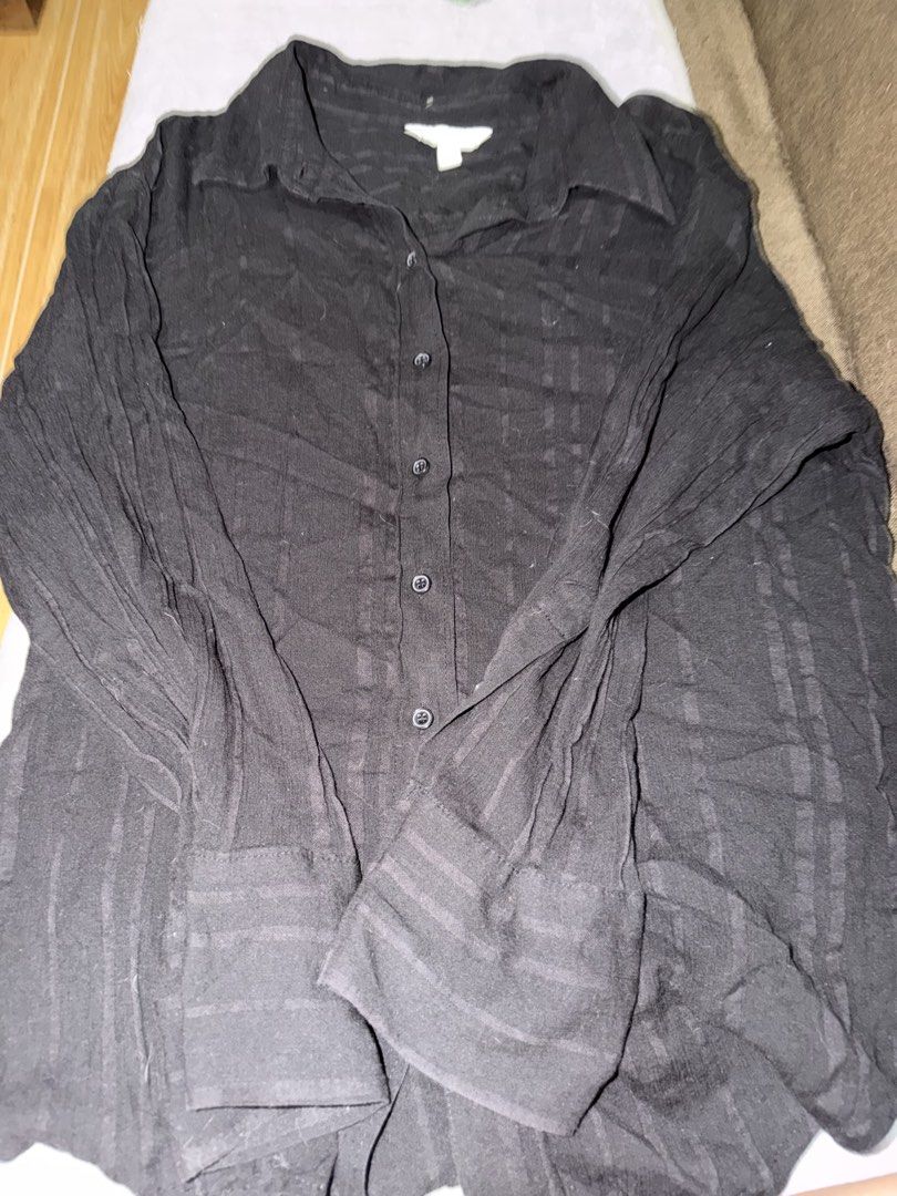 H&M RIBBED POLO LONG SLEEVE TOP (Category: Blouses) located in Makati City. Submitted by inxdnl (Listing ID 1465082703, Image 1). Description: IN GOOD CONDITION CAN SEND WHEN WORN OR MEASUREMENT NO DAMAGE CAN FIT UP TO PLUS SIZE.