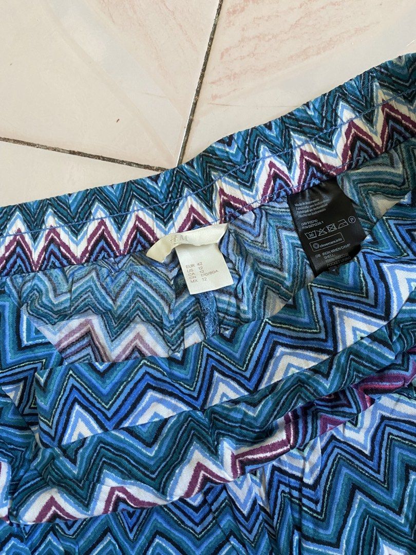 H&M Short (Category: Shorts) located in Manila. Submitted by qamilluxe (Listing ID 1465053067, Image 2). Description: Ganda nito presko 32-35.