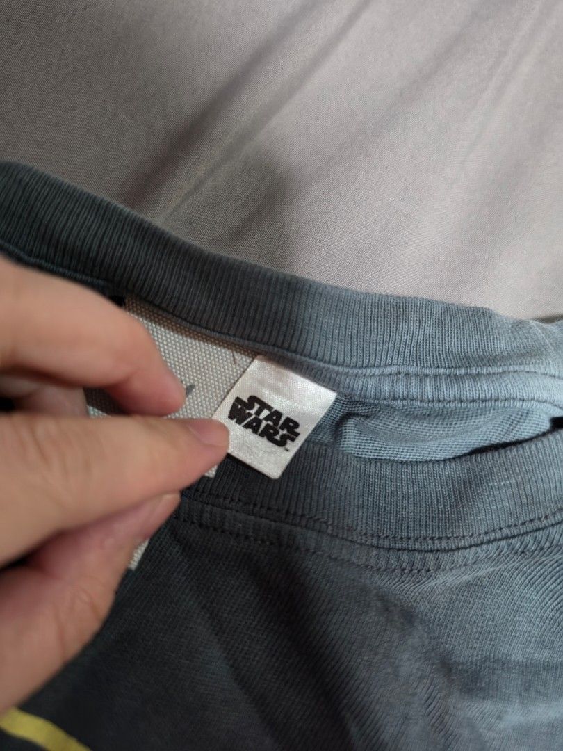 H&M Star Wars Gray Oversized Graphic Shirt (Category: Shirts) located in Quezon City. Submitted by snowflakes.specials (Listing ID 1465115838, Image 3). Description: Size XS Used.