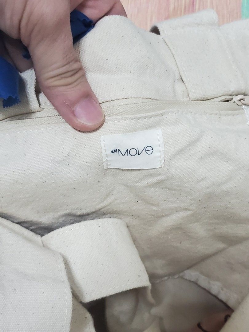 H&M Totebag (Category: Sling Bags) located in Pasay City. Submitted by omicom16 (Listing ID 1465149836, Image 3). Description: used only twice.