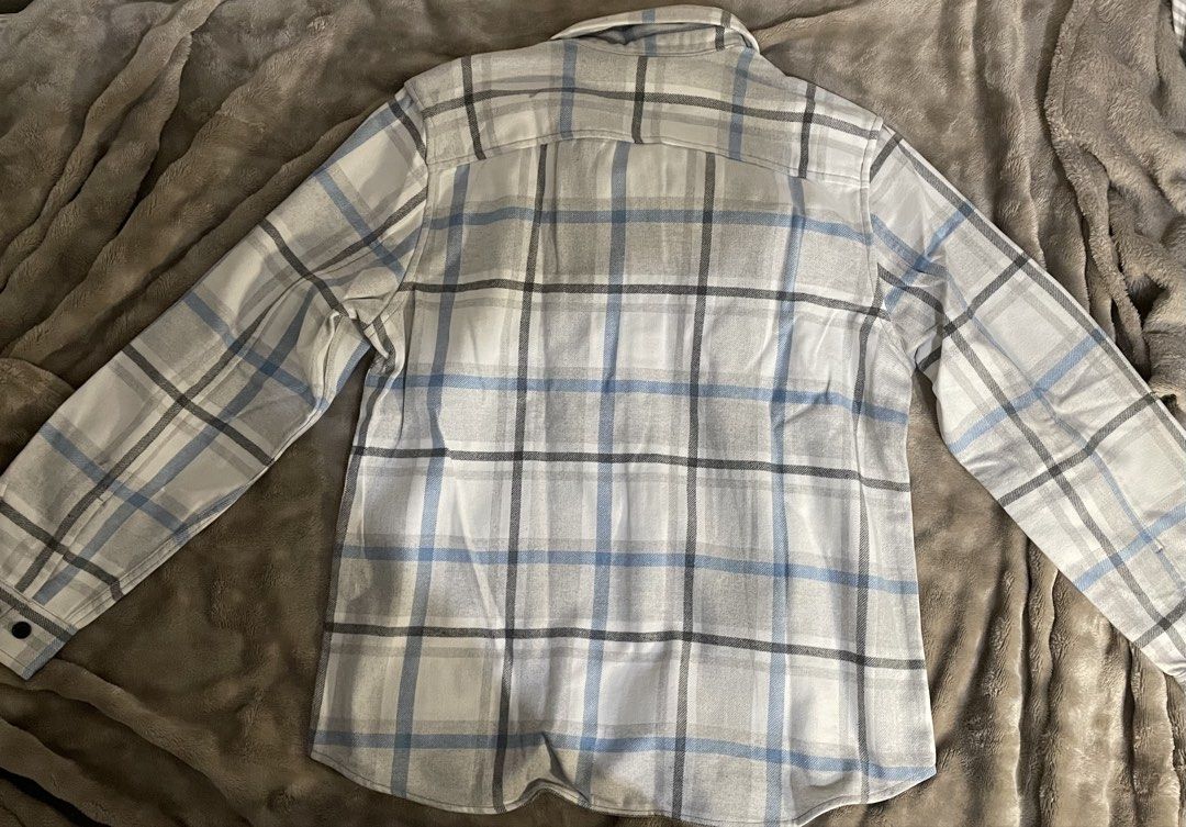 H&M Twill overshirt_Light blue/Grey checked (Category: Coats, Jackets and Outerwear) located in Manila. Submitted by gildoisgreat (Listing ID 1465045710, Image 3). Description: - Brand: H&M - Style: Flannel button-up shirt in white, grey, and blue plaid - Size: L (185/108A) - Features: Long sleeves with button cuffs, standard front buttons, two chest pockets - Condition: Excellent, perfect for easy everyday layering - Shipping or meet-up options 