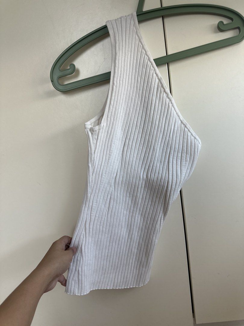 H&M White Ribbed Halter Tank Top (Category: Sleeveless) located in Pasig City. Submitted by kdcloset_2021 (Listing ID 1465017692, Image 1). Description: - Brand: H&M - Style: Ribbed halter top with high neckline - Size: M - Material: Soft knit fabric with plenty of stretch - Condition: Clean and ready to wear - Versatility: Great basic piece for layering or wearing on its own.