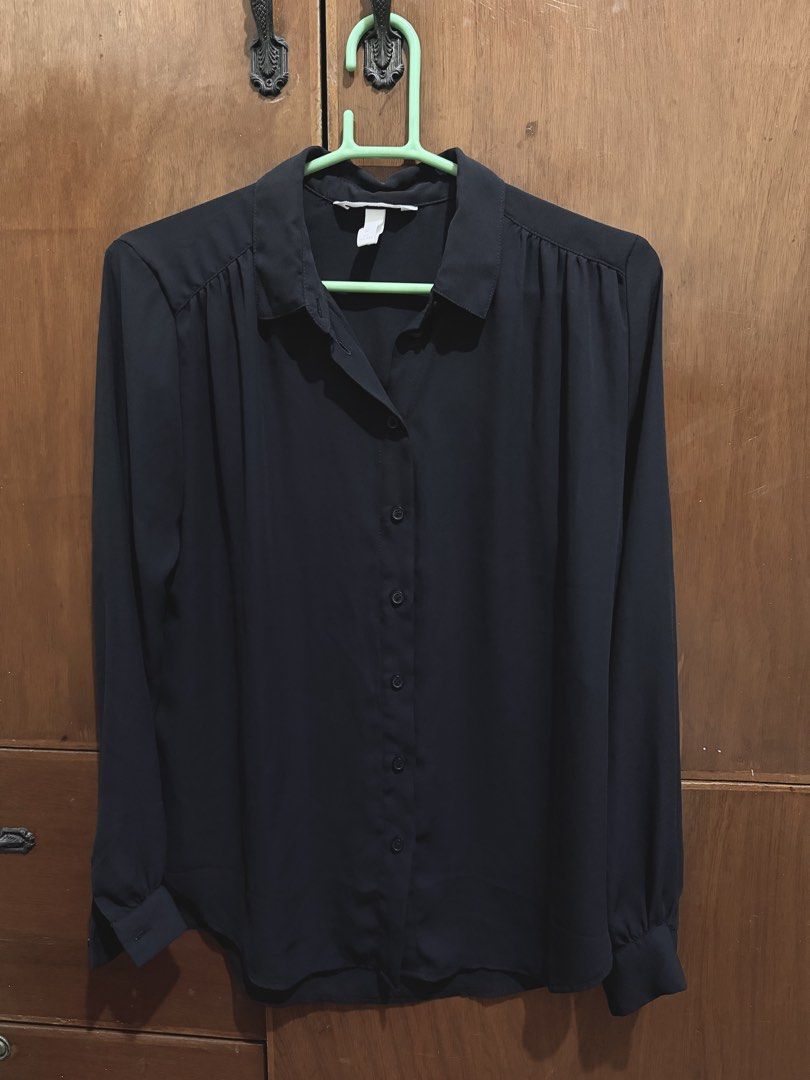 H&M/top/workwear blouse (Category: Longsleeves) located in Manila. Submitted by maridelcloset (Listing ID 1465029426, Image 1). Description: .