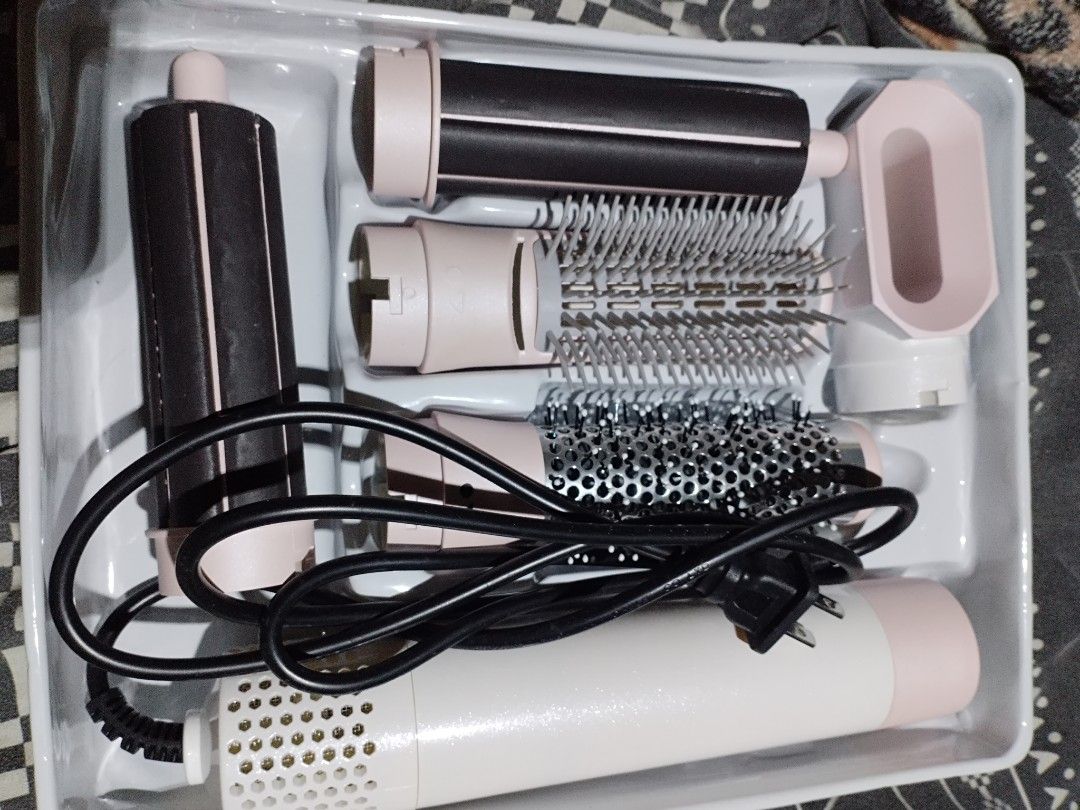 hodekt hair tool (Category: Hair) located in Quezon City. Submitted by ynaa.parcs (Listing ID 1465028066, Image 3). Description: used twice and bought it for 799 rfs: hindi na nagamit kasi wala ng time mag-ayos ng hair palagi pag-aalis..