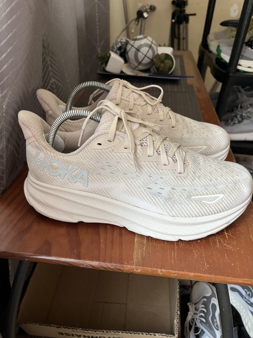 Hoka Clifton 9 (Category: Sneakers) located in Las Pinas. Submitted by deepsouthe (Listing ID 1464986817, Image 1). Description: Hoka Clifton 9 M8.5 D, W9.5, 8uk, 42eu, 26.5cm Well used yet in VG condition Sockliner tears (all intact and patched-up) VG condition Legit pair Php2,100plus sf Las Pinas area.