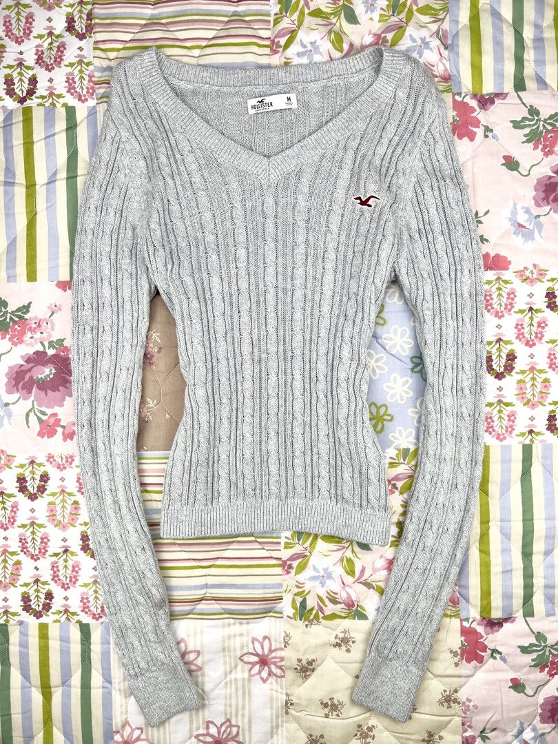 Hollister Cable Knit V Neck Sweater (Category: Longsleeves) located in Angeles City. Submitted by fruits.ph (Listing ID 1465034151, Image 1). Description: Measurements B:16” W:13.5” L:22” Sleeve Length: 27”(from tip of shoulder to sleeve hem) Size on Tag: M Best Fit: L-XL *Flat lay measurements* Mannequin Size: M (34”; 25”) Color Rate: 10/10 Flaws: None Fabric Type: Cotton Nylon/ Stretchable Fabric ***Color may vary due to lighting. This item is 