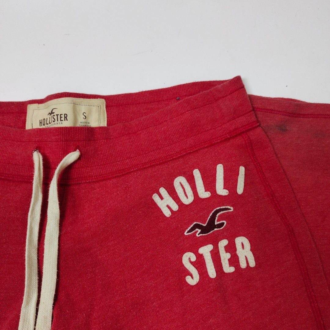 hollister red pants (Category: Other Bottoms) located in Cebu City. Submitted by crispyfri3dchicken (Listing ID 1465016722, Image 2). Description: stains on the hem.