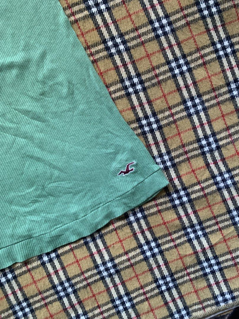 Hollister Tank Top (Category: Activewear) located in Claveria. Submitted by plasticcase__ (Listing ID 1464975520, Image 2). Description: .