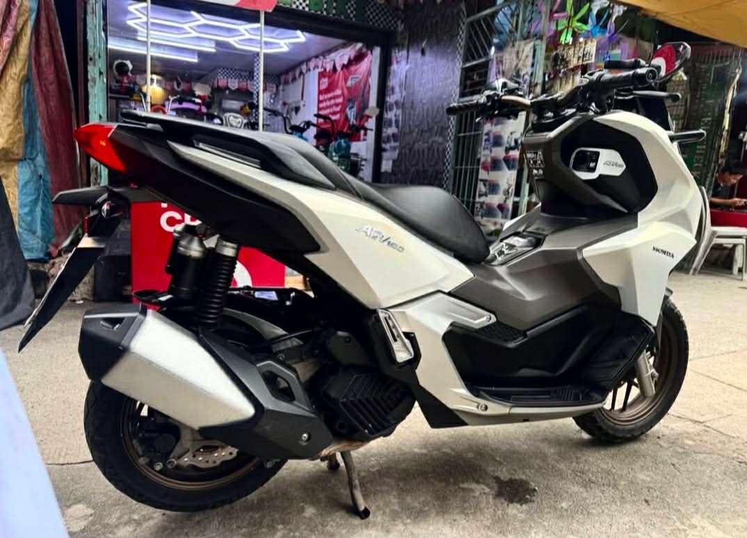 Honda ADV160 (Category: Motorbikes for Sale) located in Manila. Submitted by tianatokyo (Listing ID 1464413449, Image 3). Description: For sale adv160 2024 model 7k odo 1st owner Complete original papers Allstock engine Good running condition Tahimik makina registered until Feb 2027 With original LTO plate upgrade piahorn mdl xenlo new tires new change oil powder coating mags alaga gas n g.