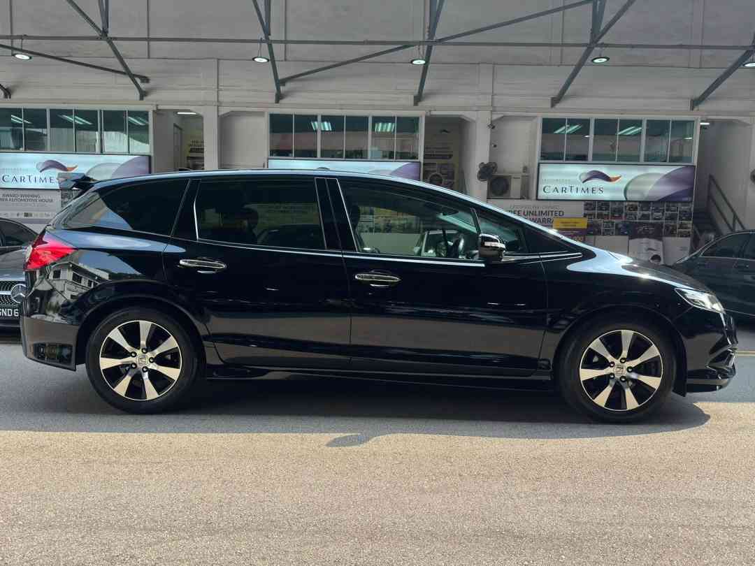Honda Jade 1.5 RS VTEC Turbo (A) (Category: Used Cars) located in Singapore. Submitted by cartimesautomobile (Listing ID 1464996807, Image 3). Description: High PARF at $15,192. Rare 6 seater unit. Buy with confidence from our certified pre-owned collection. Gone through a 120-points health check, each unit is refurbished for the brand new car experience. Trade ins are welcomed. Extended warranty till end of COE available too! Contact our friendl